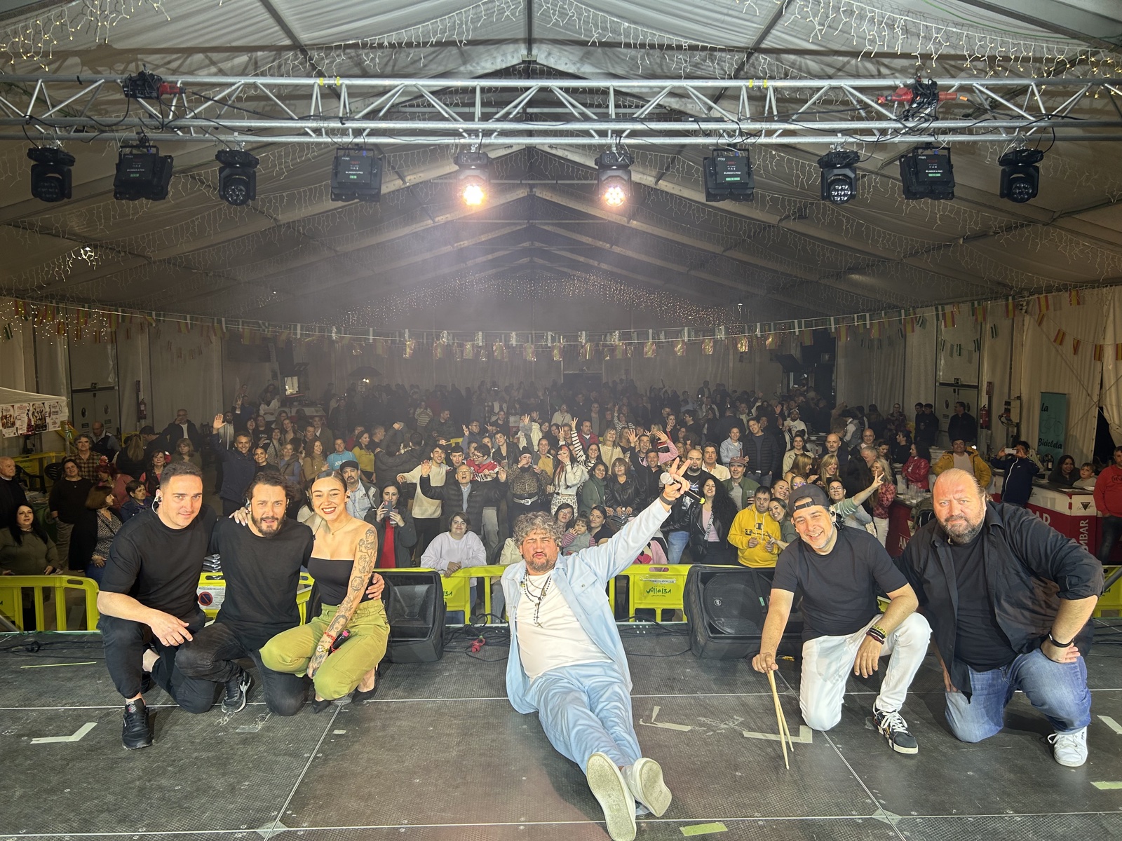 Banda de músicos del tributo oficial a Camela en directo