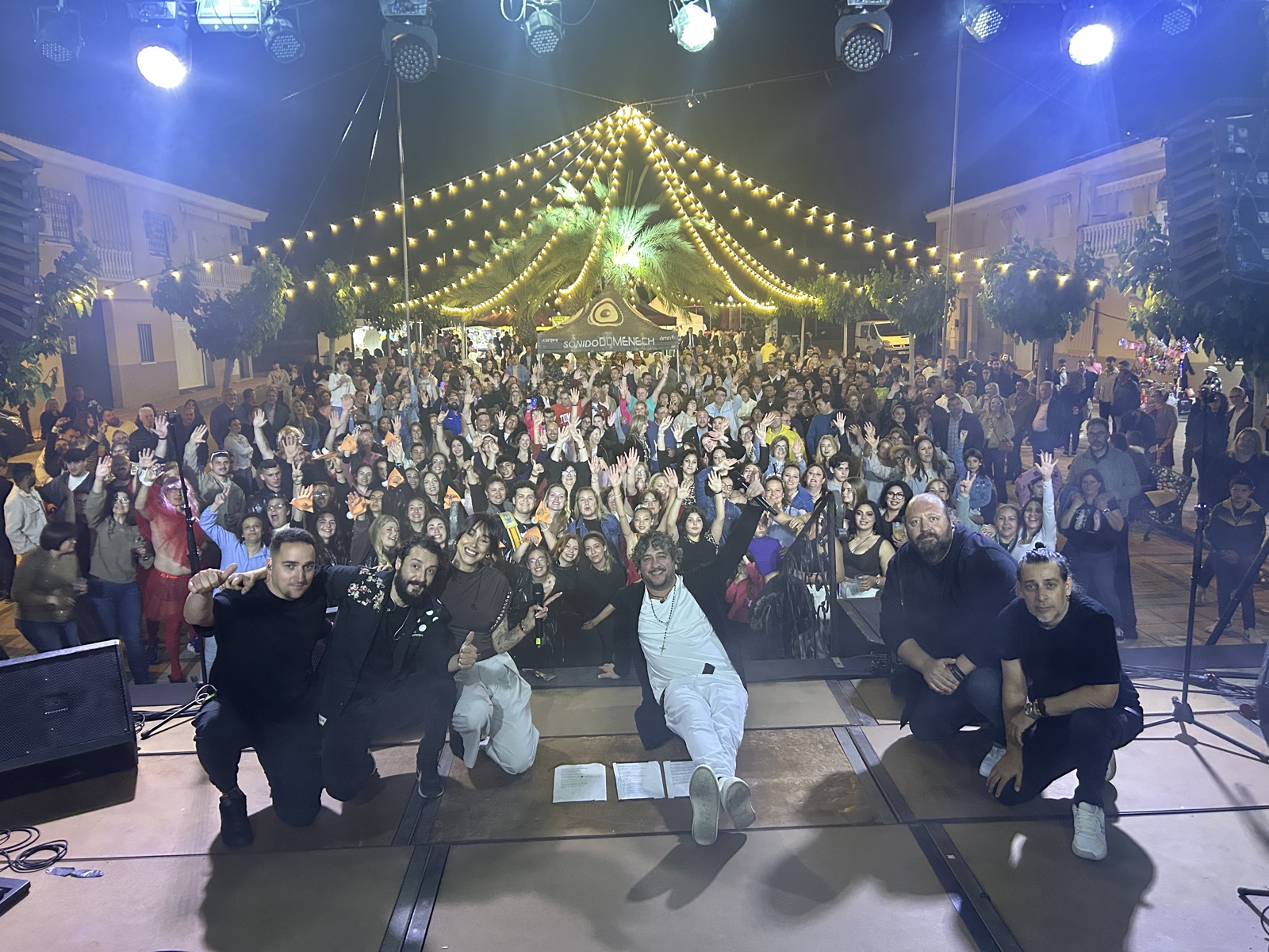 Concierto del tributo a Camela con plaza llena